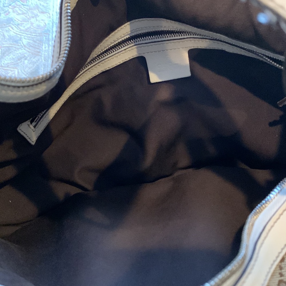 Gucci Hobo in tan cloth & Gucci embossing and cream leather and gold studs. - Picture 3 of 11